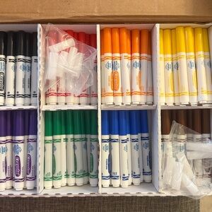 Crayola Ultra-Clean Washable Markers Classpack 125 markers! NEW MARKERS